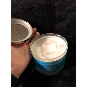 bath & body works 3 wick candle- scent: tiki beach